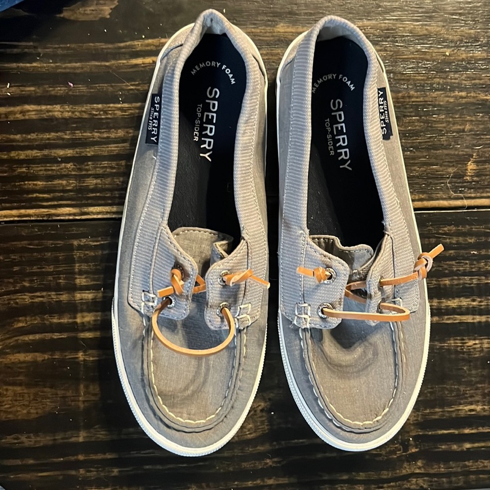 Size 7.5 women’s sperrys